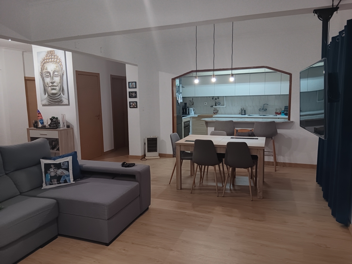 Refurbished 3-bedroom apartment in Feijó